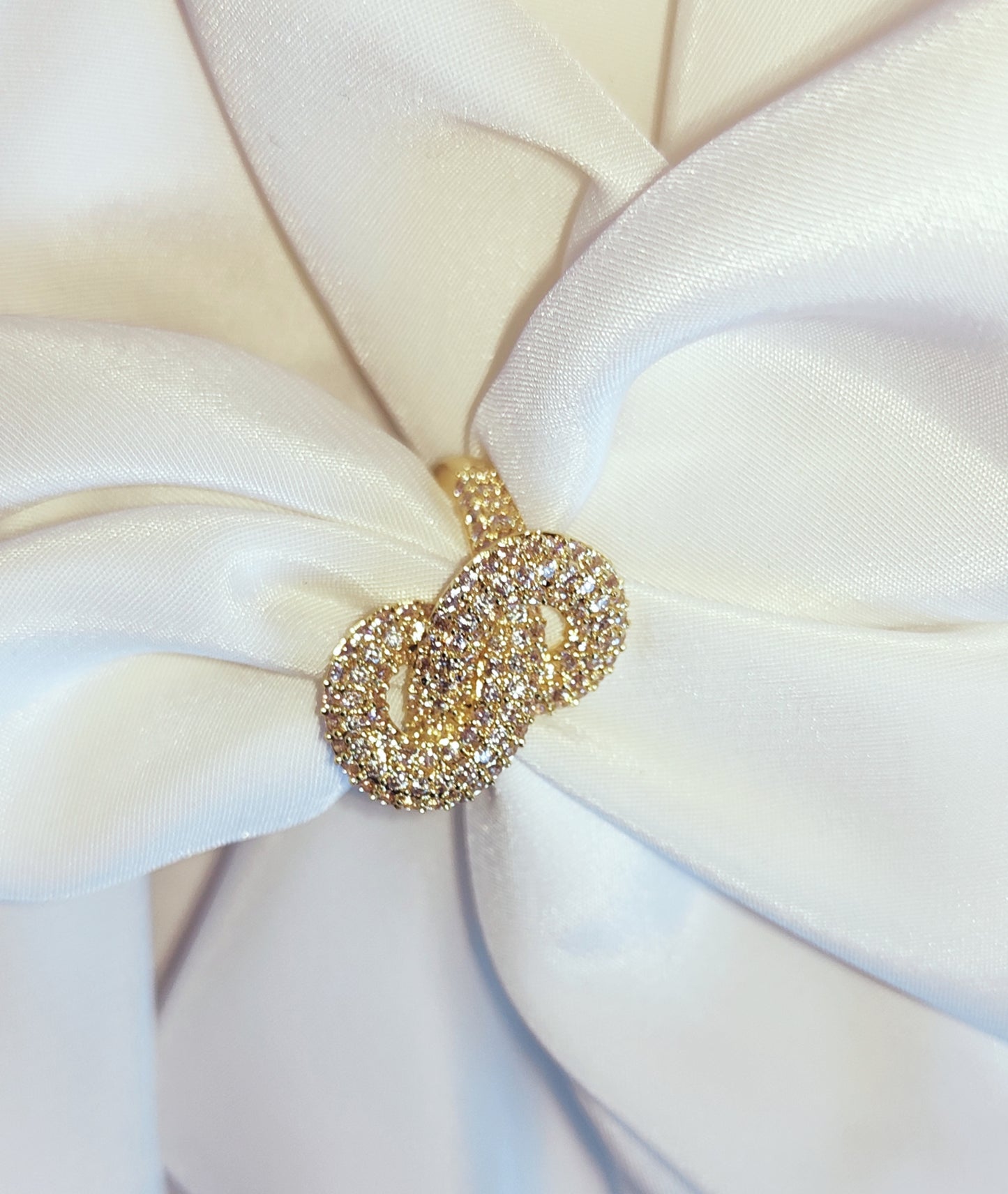 Anelli in diamanti a nodo