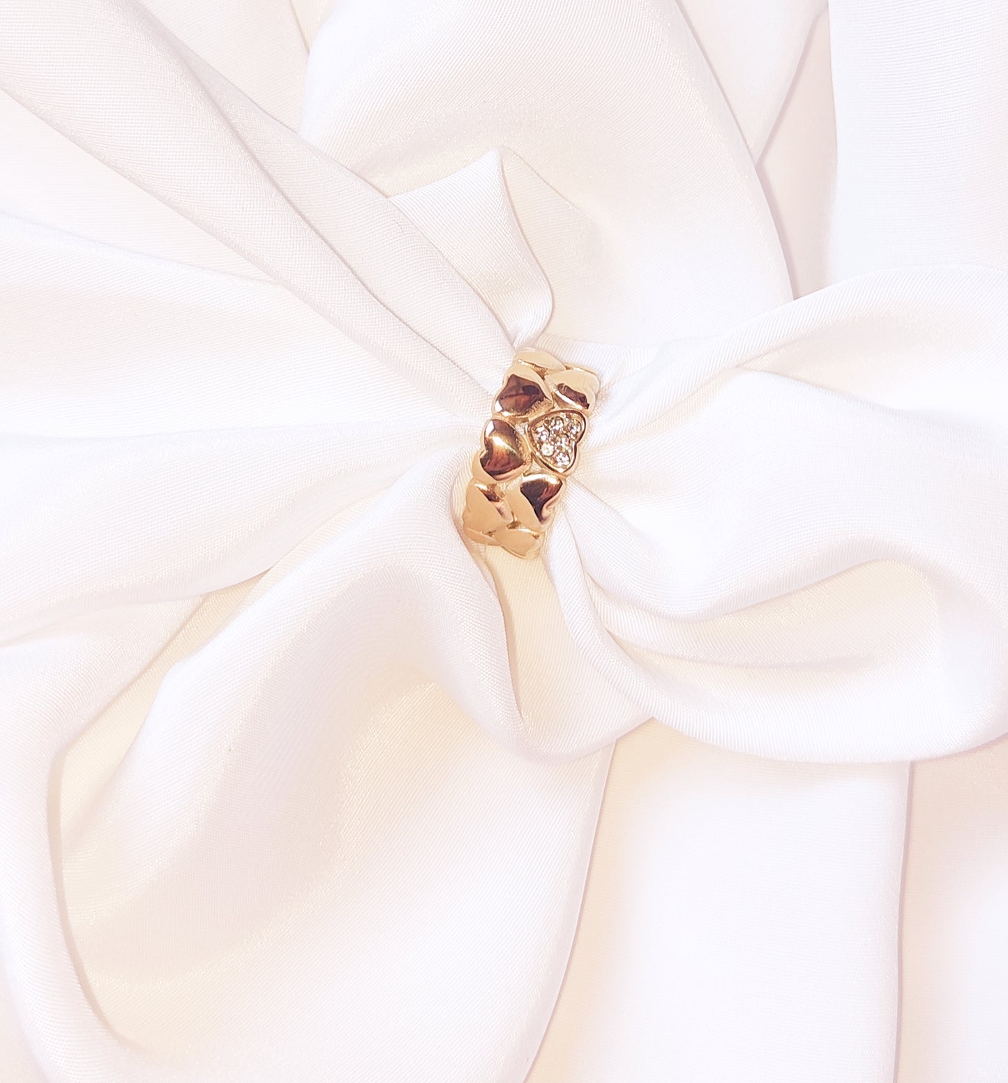 Anello banda con cuoricino in diamanti