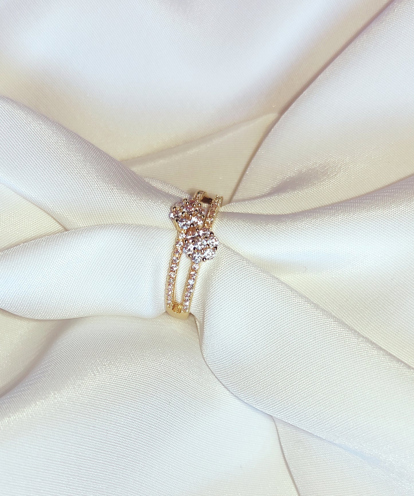 Anello fiorellini e diamanti